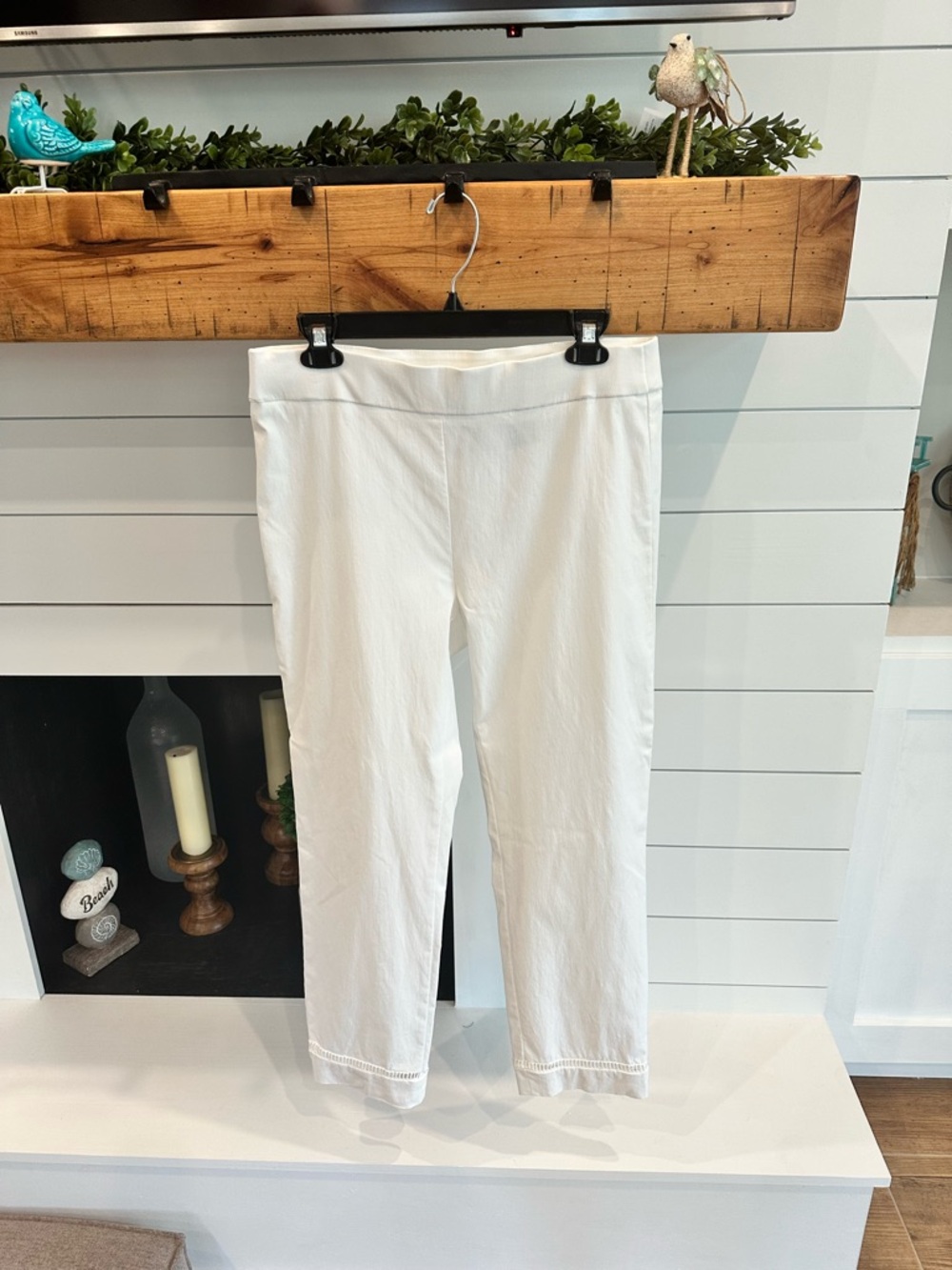 Nue Options EUC White Ankle Pants